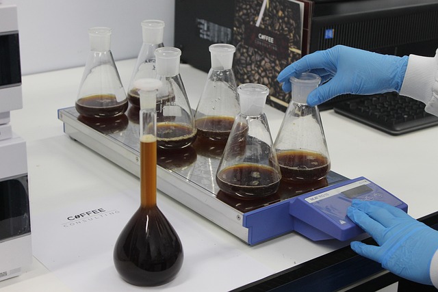 液體低氣味海綿貼合劑，易于噴涂或輥涂，提高復(fù)合生產(chǎn)效率